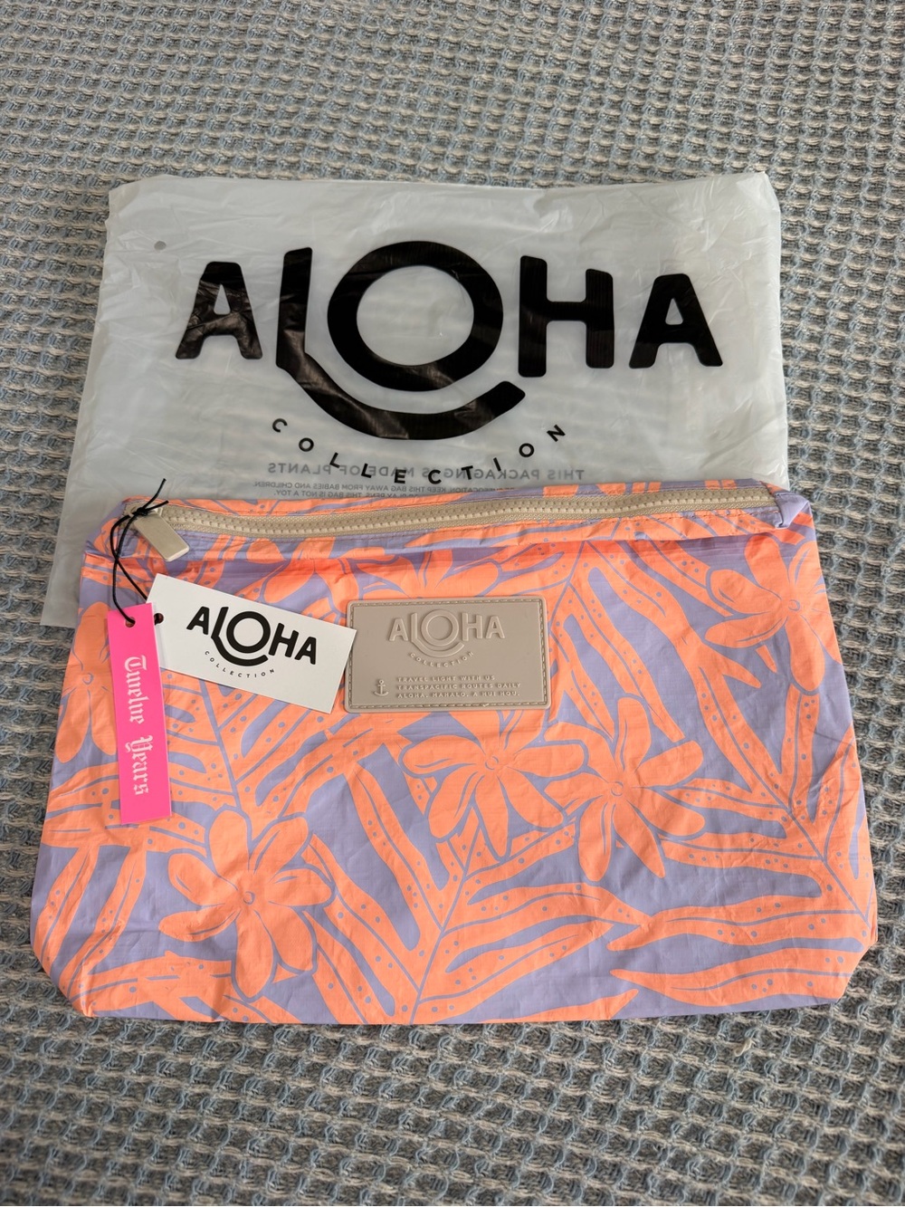 NWT Aloha Collection Mid Pouch 12 Years